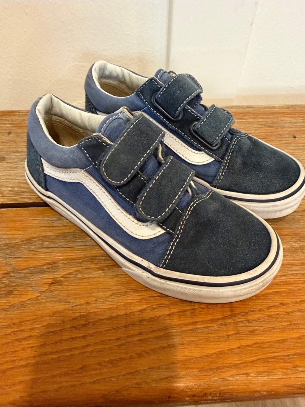 Vans Old Skool V Slip On Sneakers Size 3.5